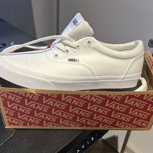 ***NEVER WORN*** Women’s Trippe White Vans (Style Doheny) Size 11.0 US